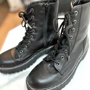 Combat boots